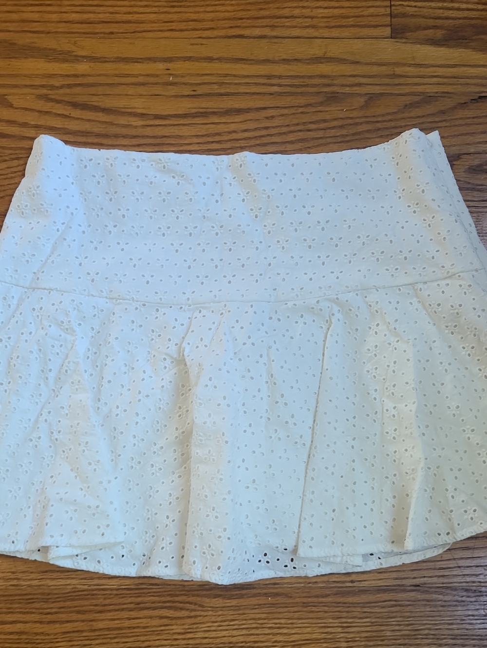 H&M White Eyelet Mini Skirt
